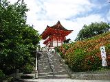 And here comes Kiyomizudera temple's first building.