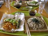 Typical food in Nagano area is soba (buckwheat noodles). It's delicious, especially freshly made, like in this restauraant found by accident. On the left are a variety of wild grass, deep-fried. This is specific to Yamanouchi.