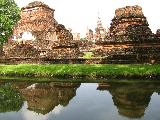 We started visiting Sukhothai with a major central part: Wat Mahathat complex